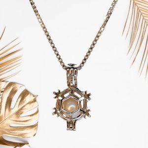 Vantel Pearls Snowflake Cage Necklace